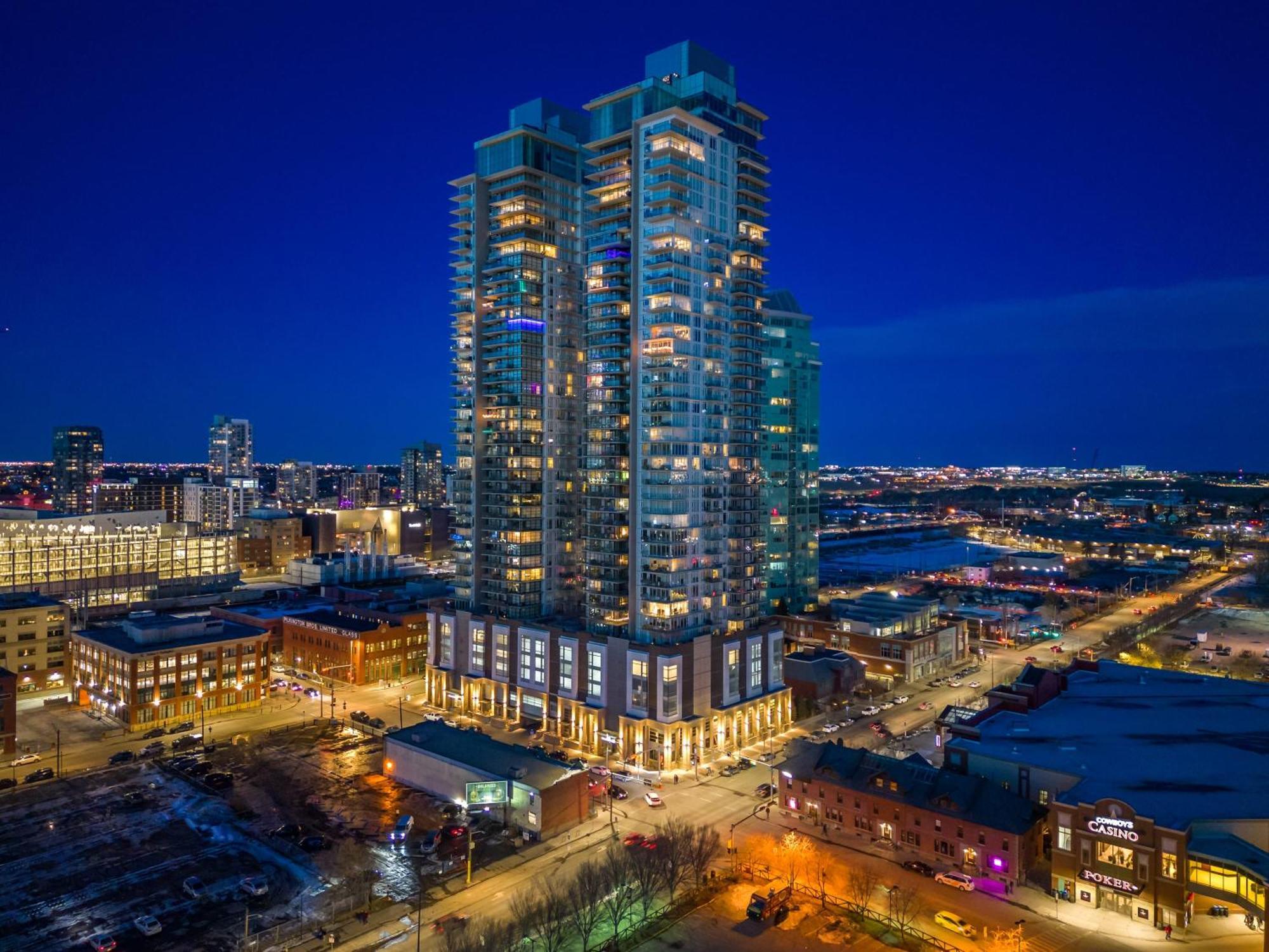 Stunning 34Th Floor Views, Prime Downtown Location - Near Stampede, Casino, Bars! Free Banff Pass, Parking, Wine! Villa YYC Exteriör bild