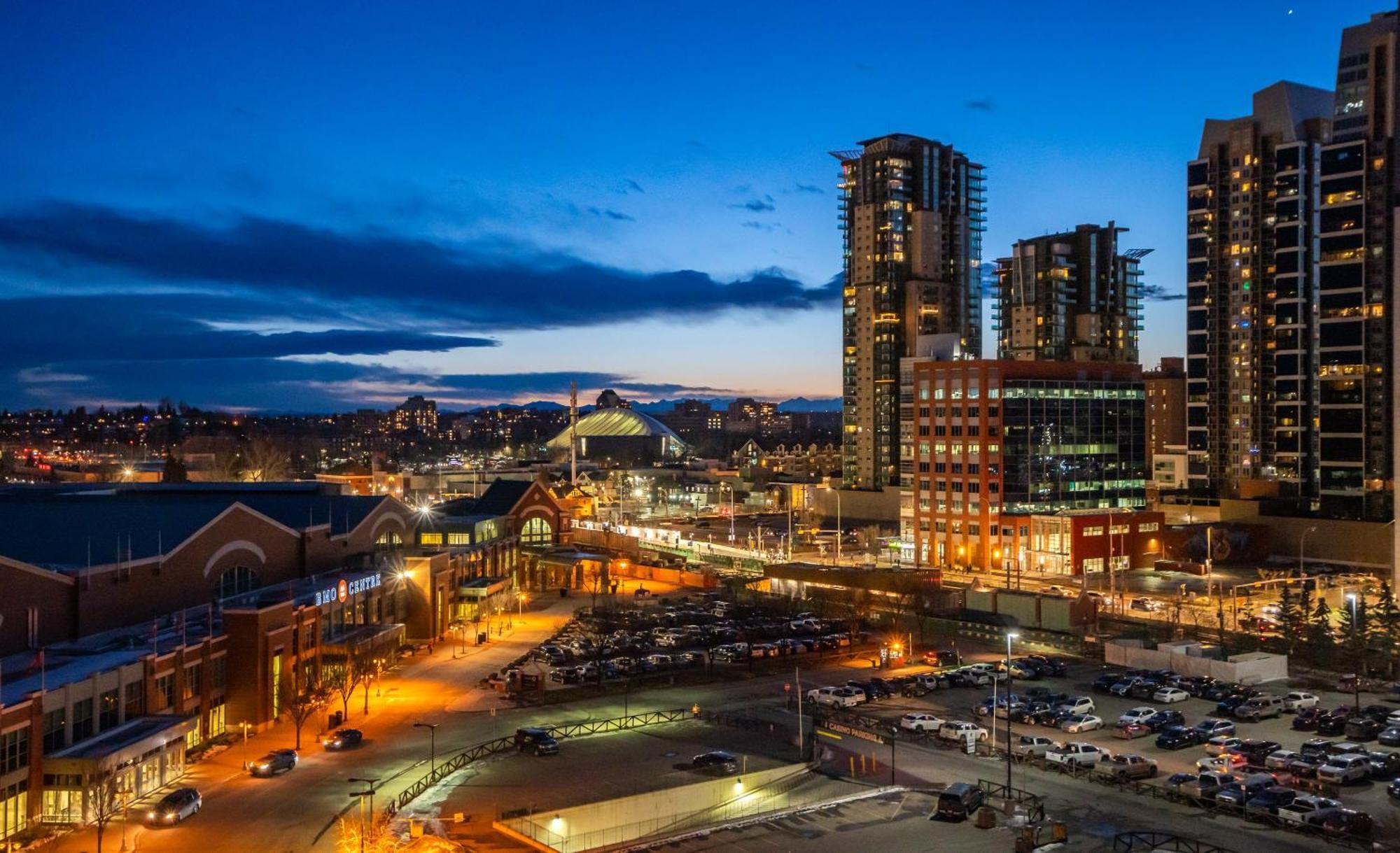 Stunning 34Th Floor Views, Prime Downtown Location - Near Stampede, Casino, Bars! Free Banff Pass, Parking, Wine! Villa YYC Exteriör bild