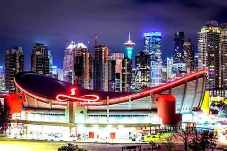 Stunning 34Th Floor Views, Prime Downtown Location - Near Stampede, Casino, Bars! Free Banff Pass, Parking, Wine! Villa YYC Exteriör bild